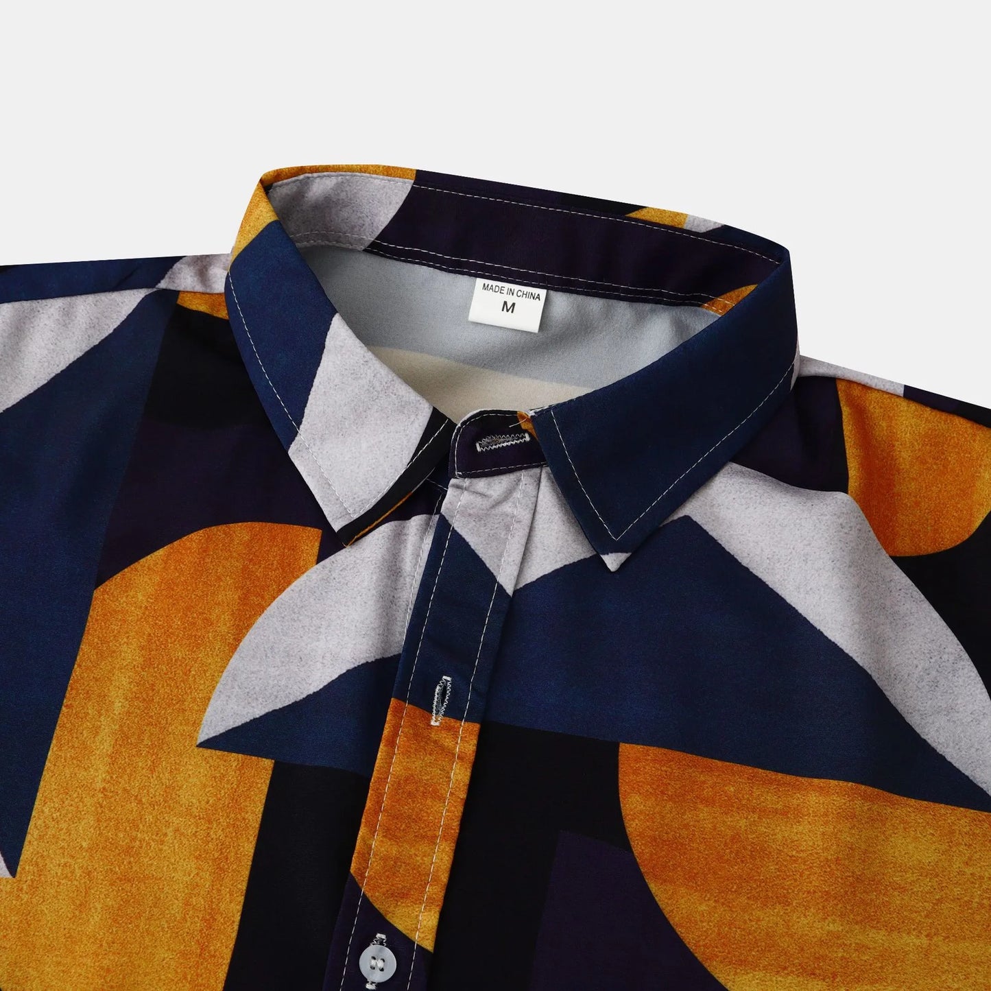 Chemise à manches courtes boutonnée à imprimé géométrique Elégance District