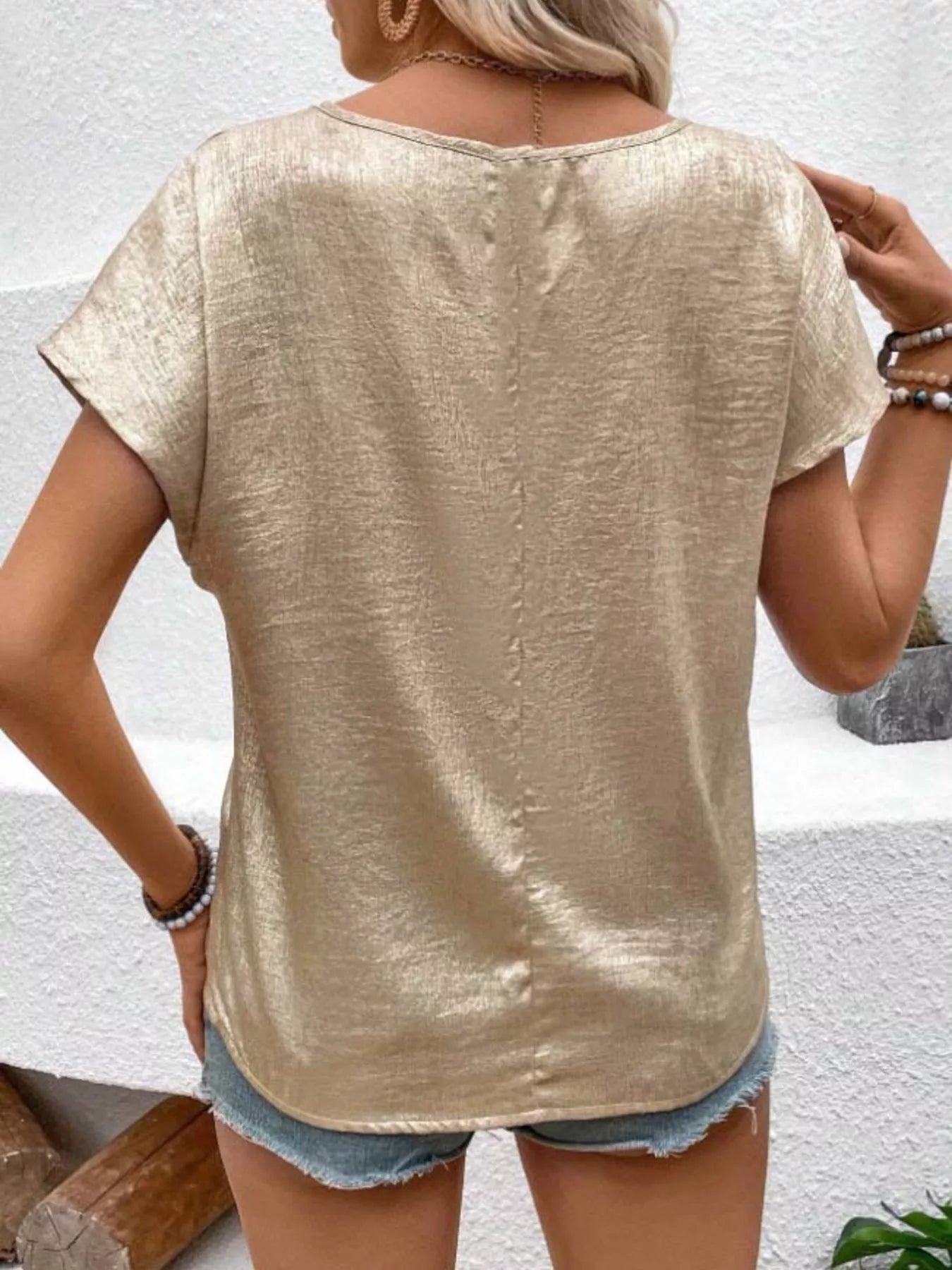 T-shirt à col rond et coupe décontractée - Élégance District 