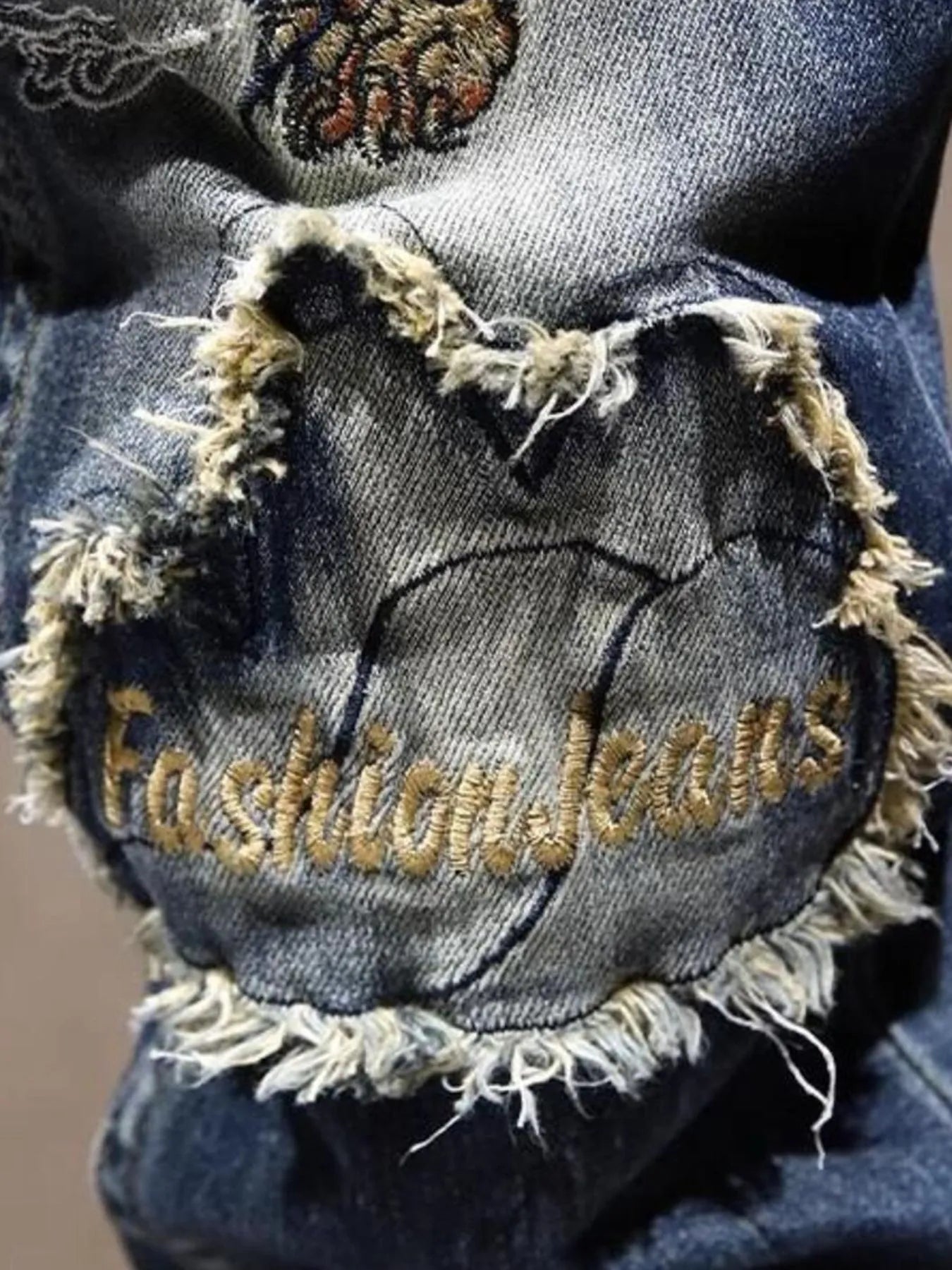 Jean brodé délavé [détail] homme denim premium - Élégance District