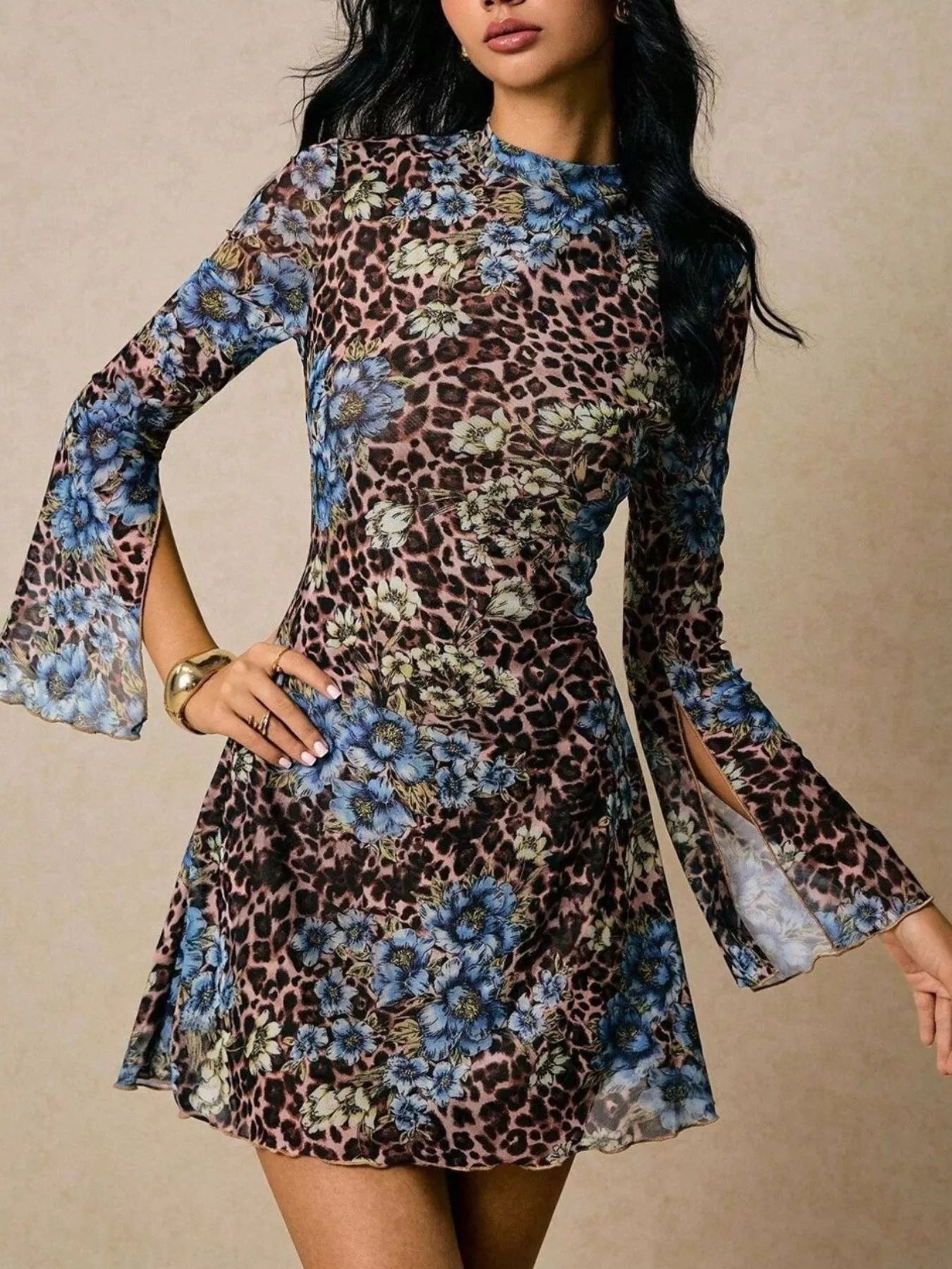 Robe mini à manches fendues imprimée léopard et fleurs   Elégance District