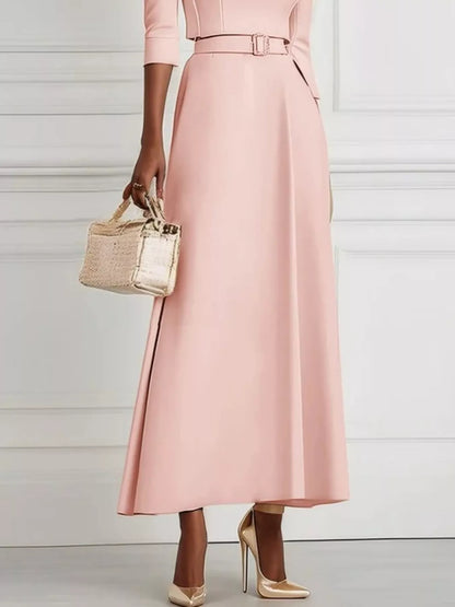 Robe longue élégante à épaules dénudées et ceinture   Elégance District