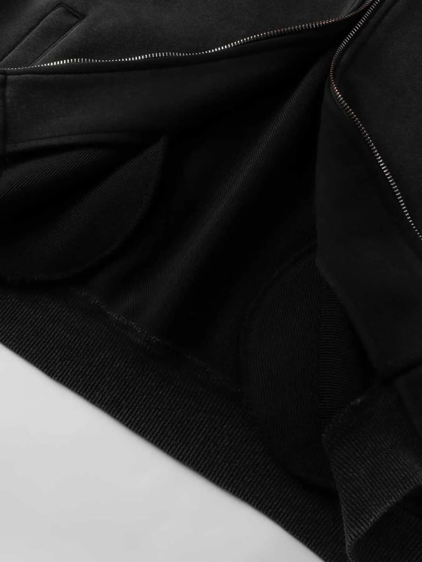 Sweat à capuche zippé avec cornes de diable   Elégance District