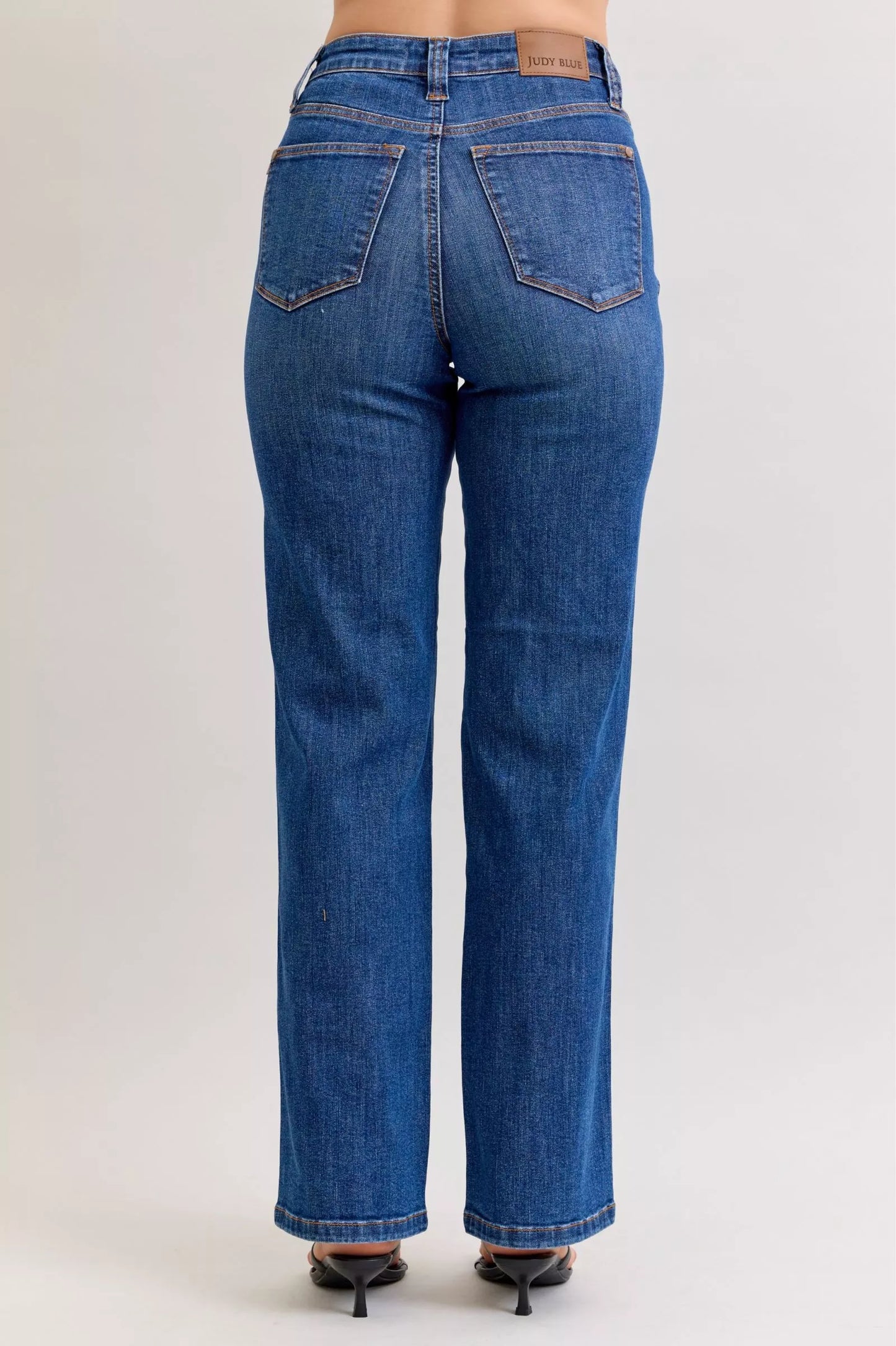 Jean droit taille haute gainant Judy Blue  Elégance District