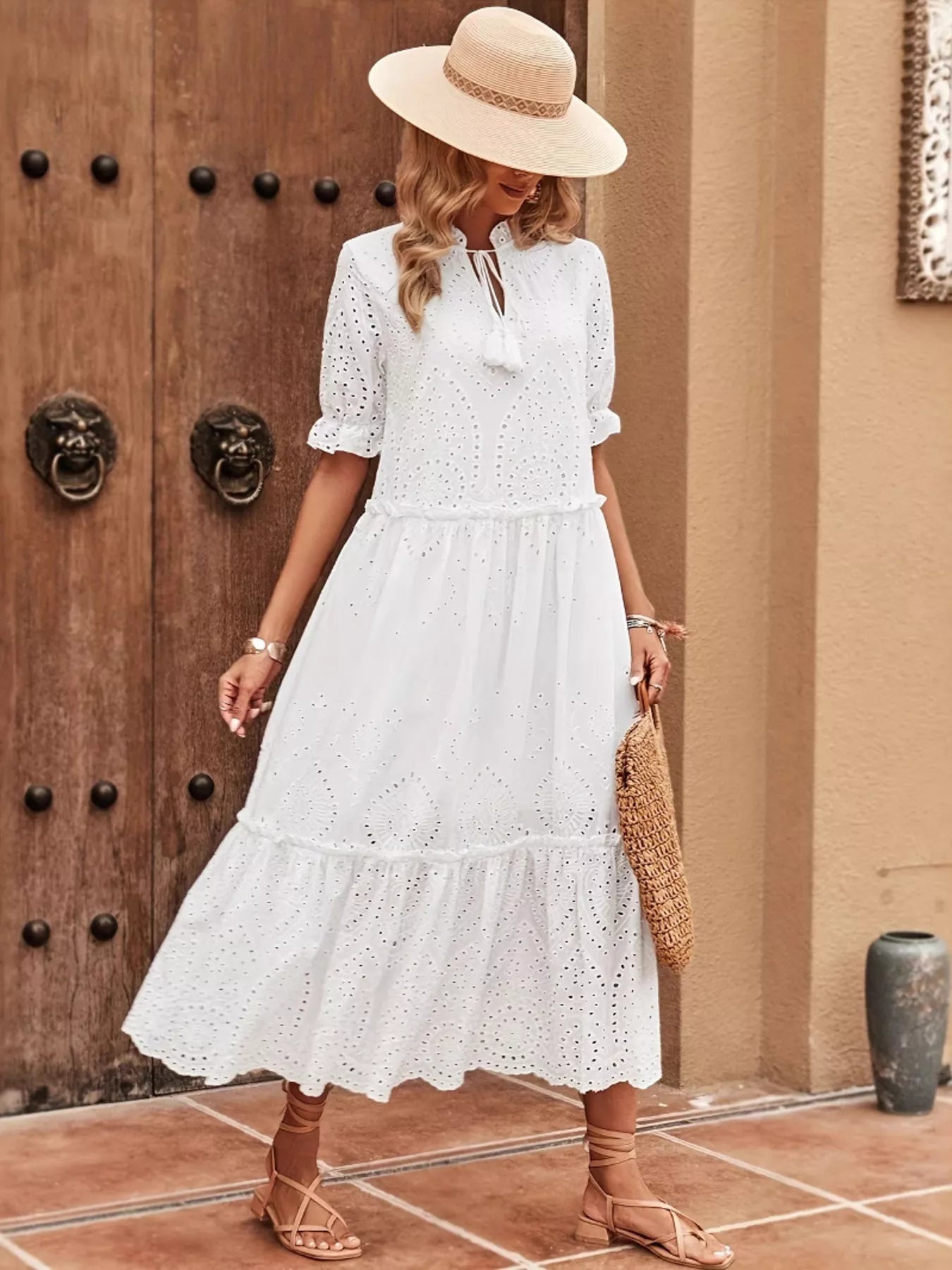 Robe midi à col œillet et manches courtes  Elégance District