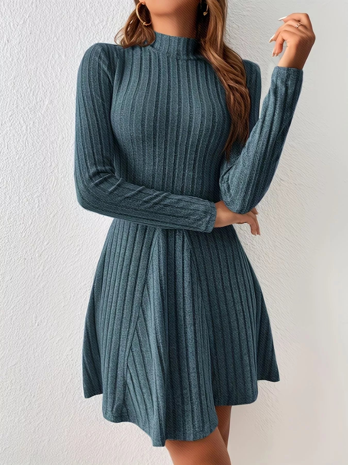 Robe à manches longues et col montant en maille côtelée Elégance Distirict