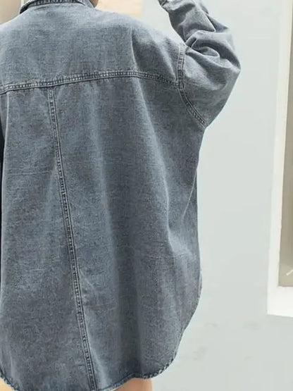 Veste jean à manches longues boutonnée et écusson brodé   Elégance District