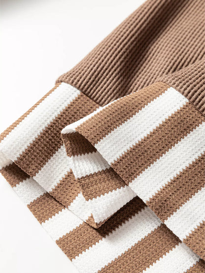 Sweat à capuche à rayures patchwork texturées gaufrées. Elégance District