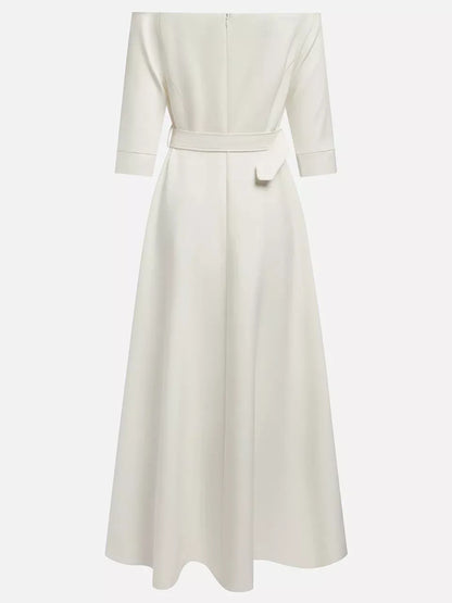 Robe longue élégante à épaules dénudées et ceinture   Elégance District
