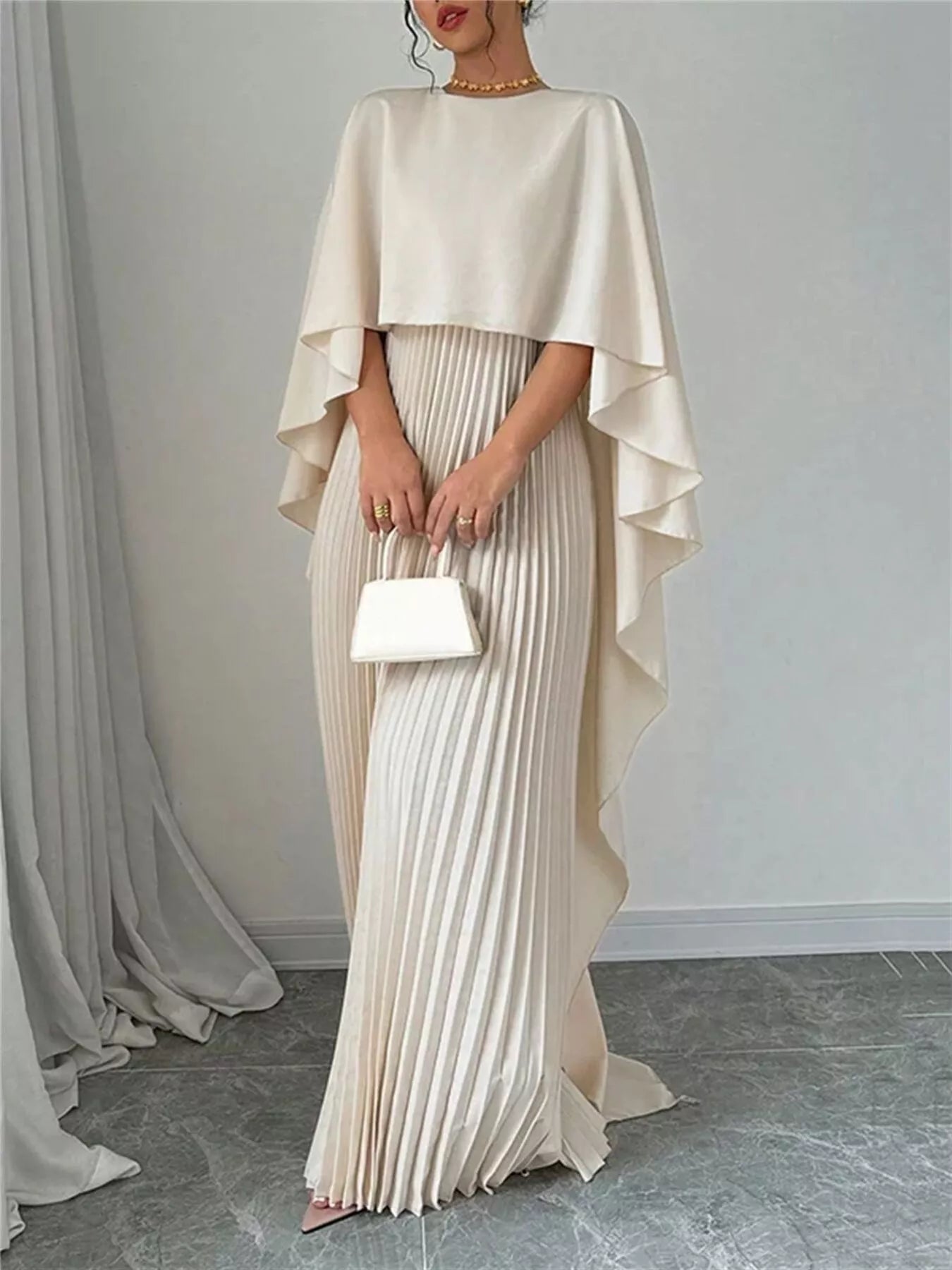 Robe longue plissée cape [angle] élégante femme - Élégance District