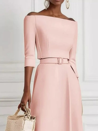 Robe longue élégante à épaules dénudées et ceinture   Elégance District