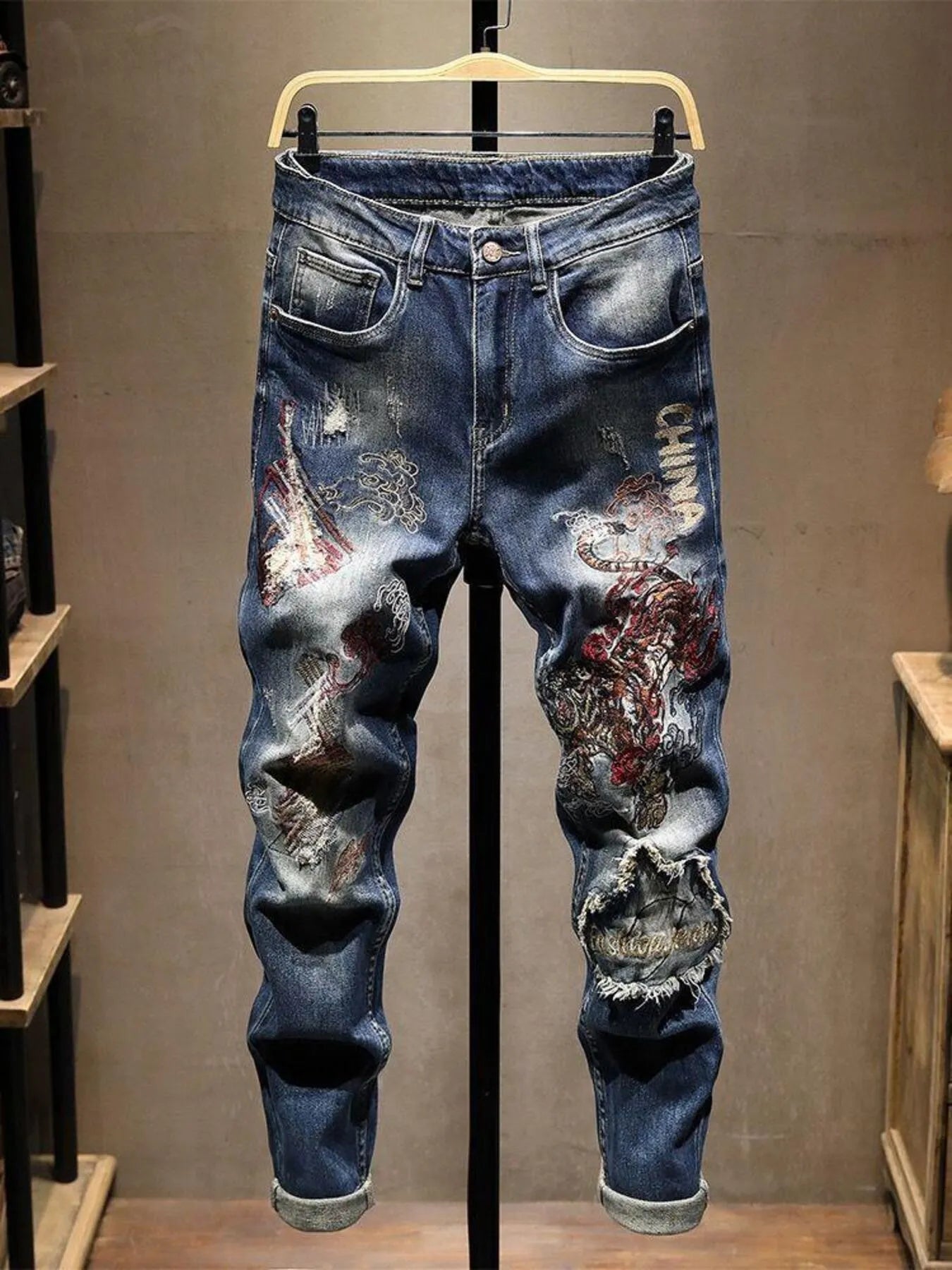 Jean brodé délavé [détail] homme denim premium - Élégance District