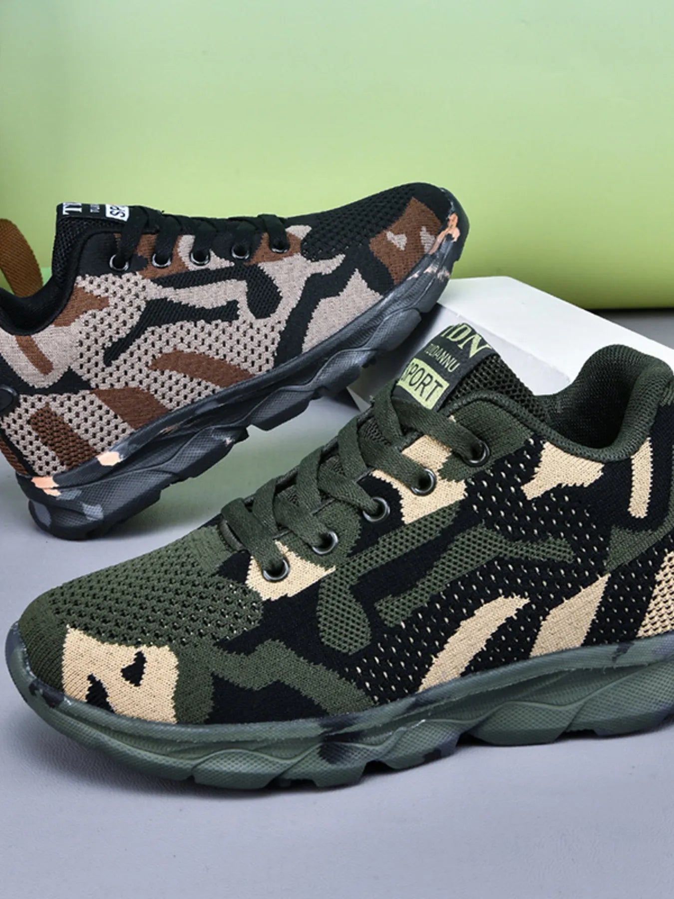 Baskets de sport en maille camouflage Elégance District