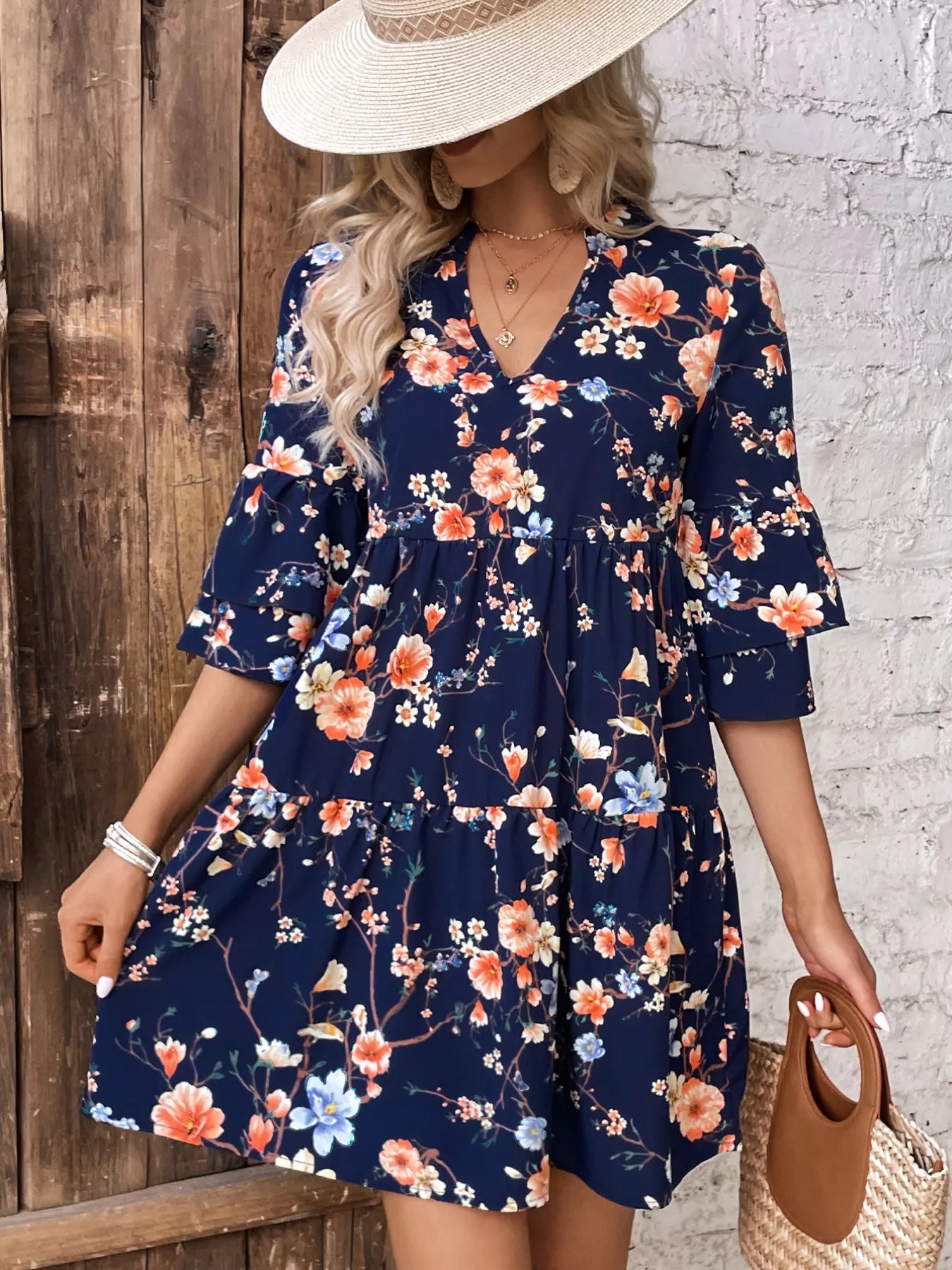 Robe mini à volants et manches à étages imprimée à fleurs    Elégance District