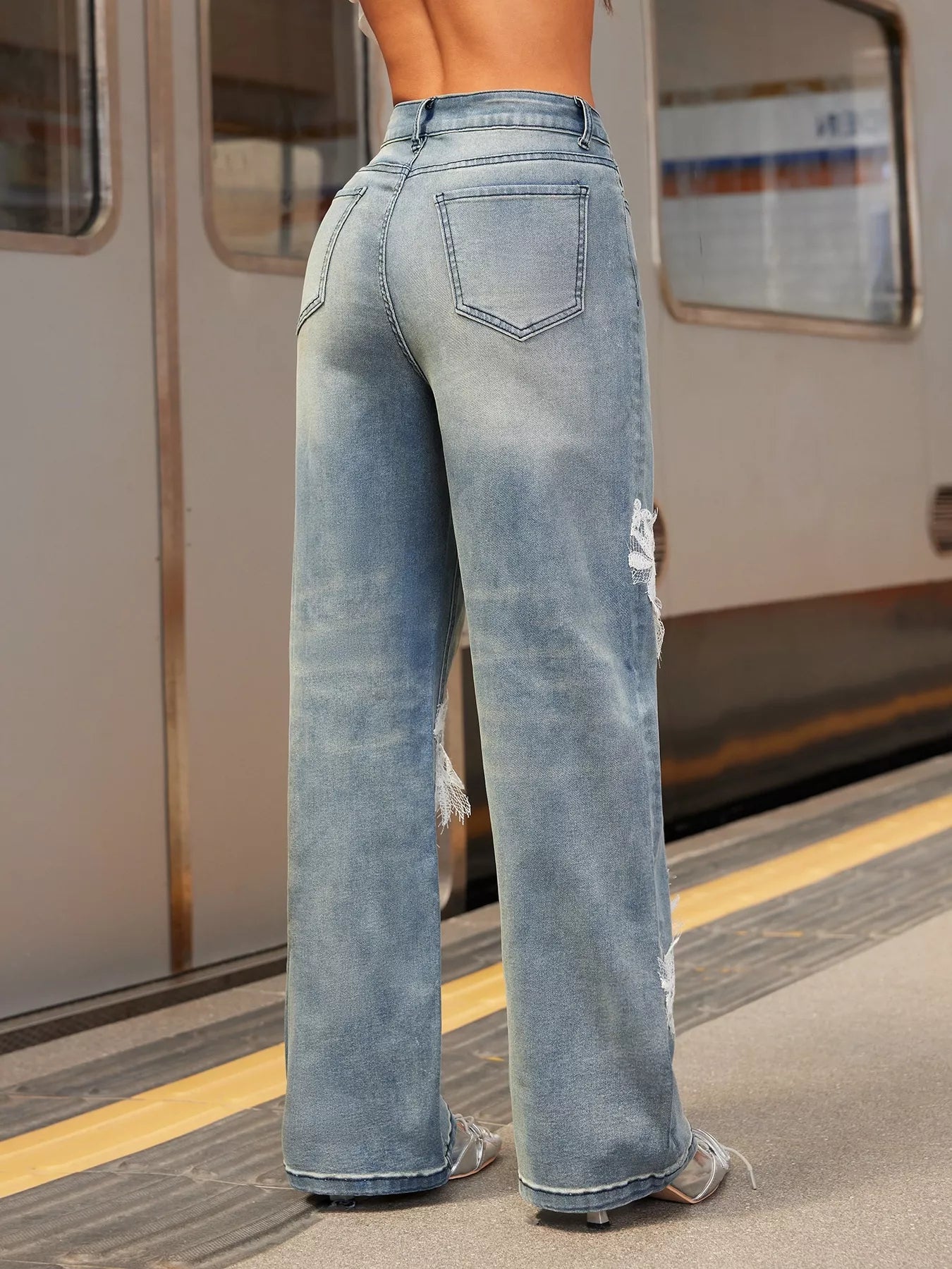 Jean à jambes larges avec détails en dentelle   Elégance District