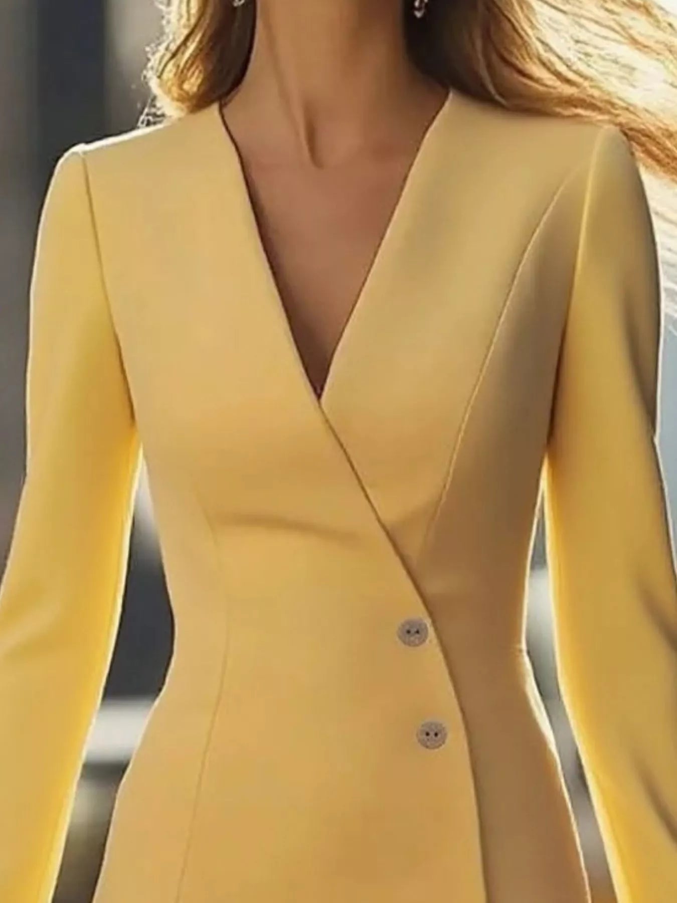 Robe blazer à manches longues avec détails de boutons - Elégance District
