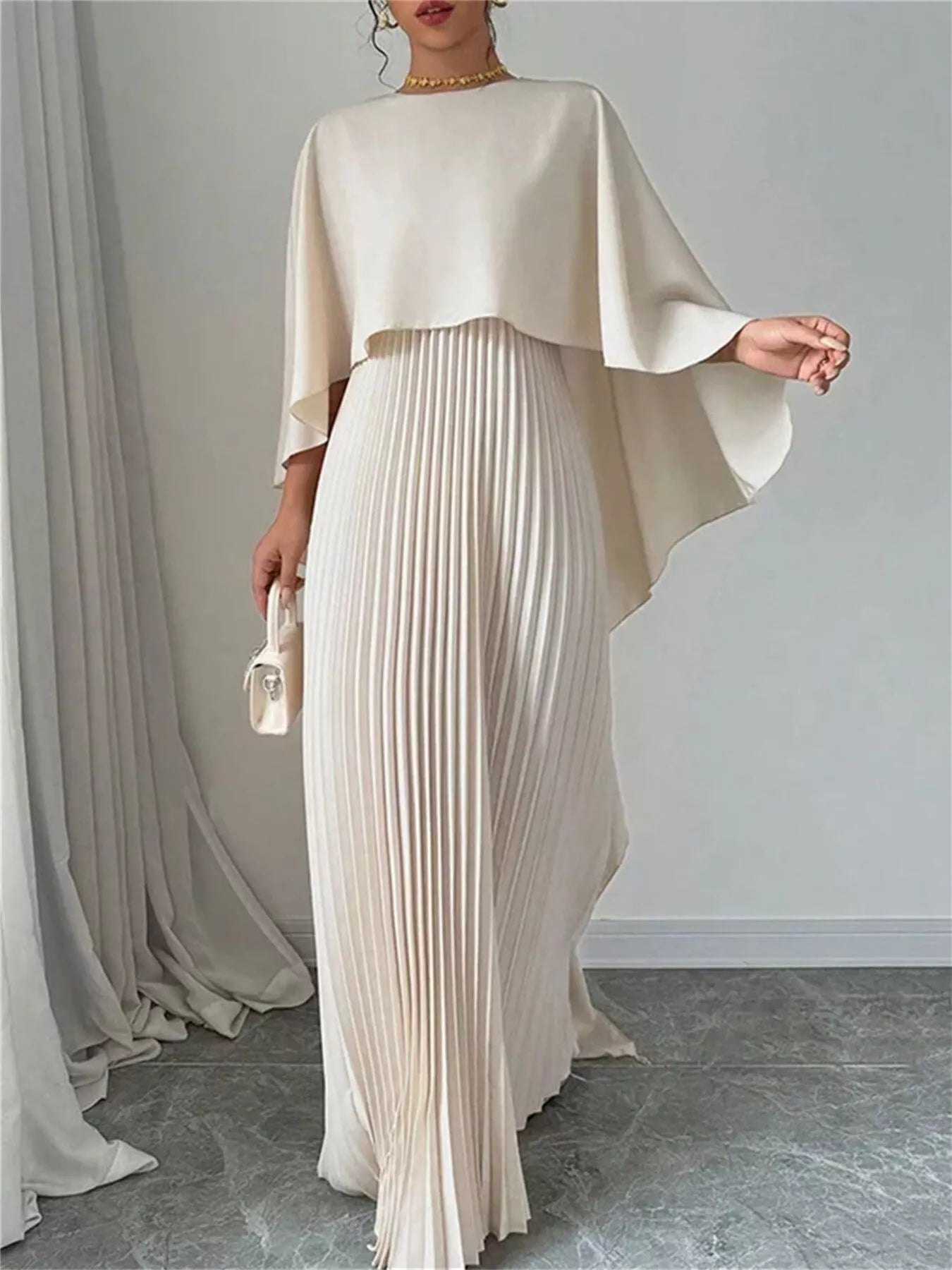 Robe longue plissée cape [angle] élégante femme - Élégance District
