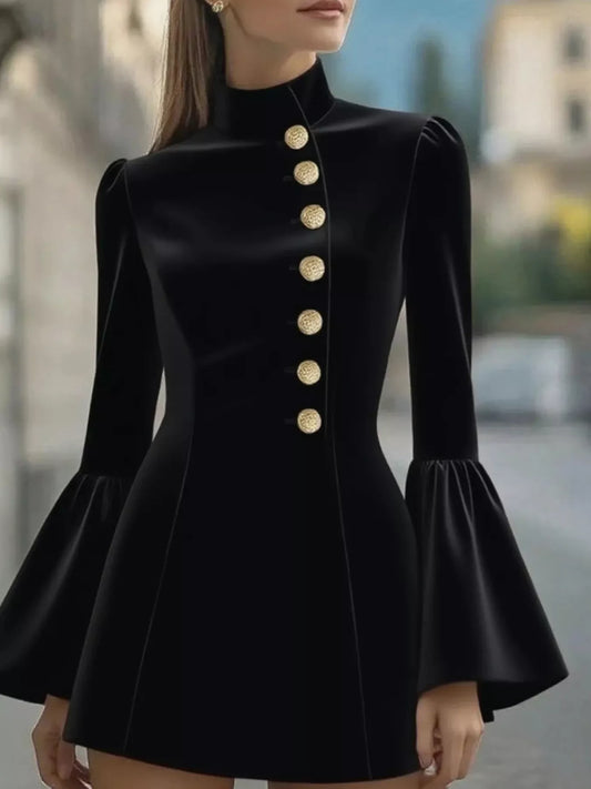 Robe courte à manches cloches et boutons sur le devant  Elégance District