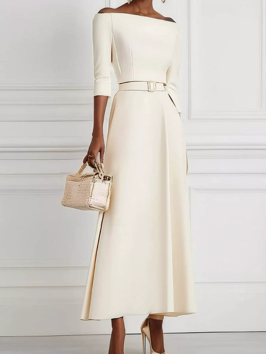 Robe longue élégante à épaules dénudées et ceinture   Elégance District