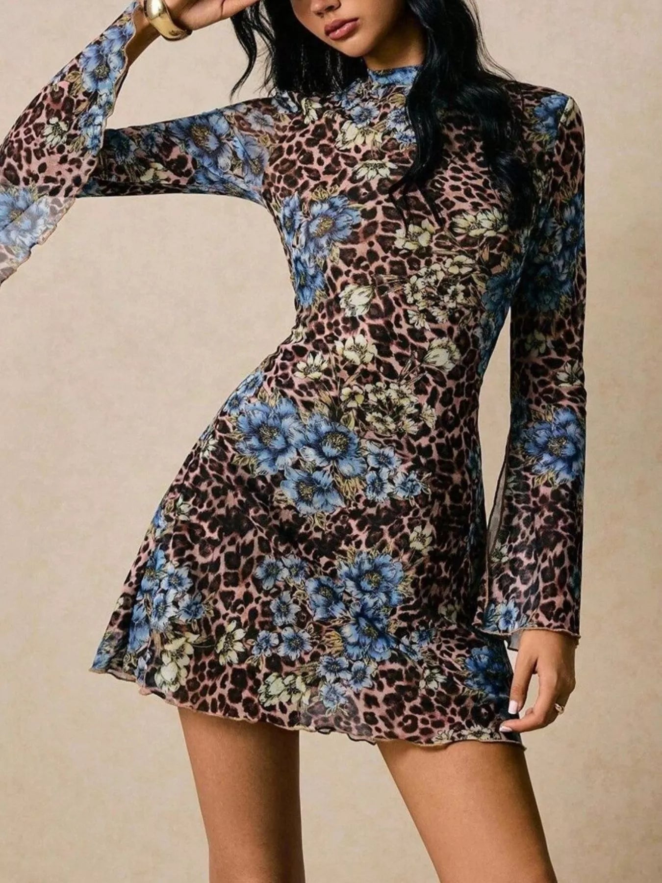 Robe mini à manches fendues imprimée léopard et fleurs   Elégance District