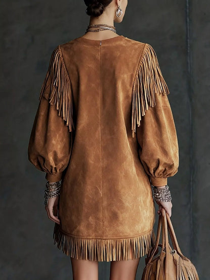 Robe courte en daim à franges et manches lanternes   Elégance District