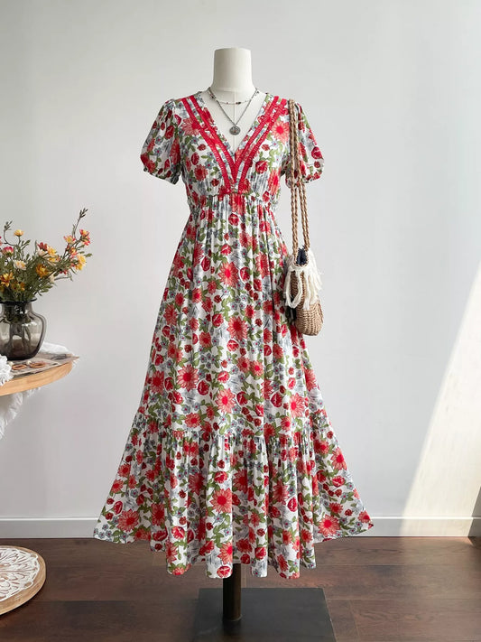 Robe midi à imprimé floral, col en V et ourlet à volants - Élégance District