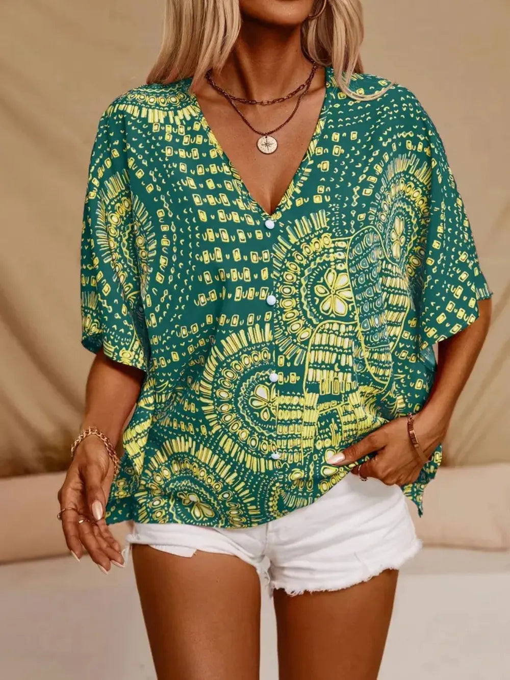 Chemise  imprimée à col en V et manches courtes    Elégance District