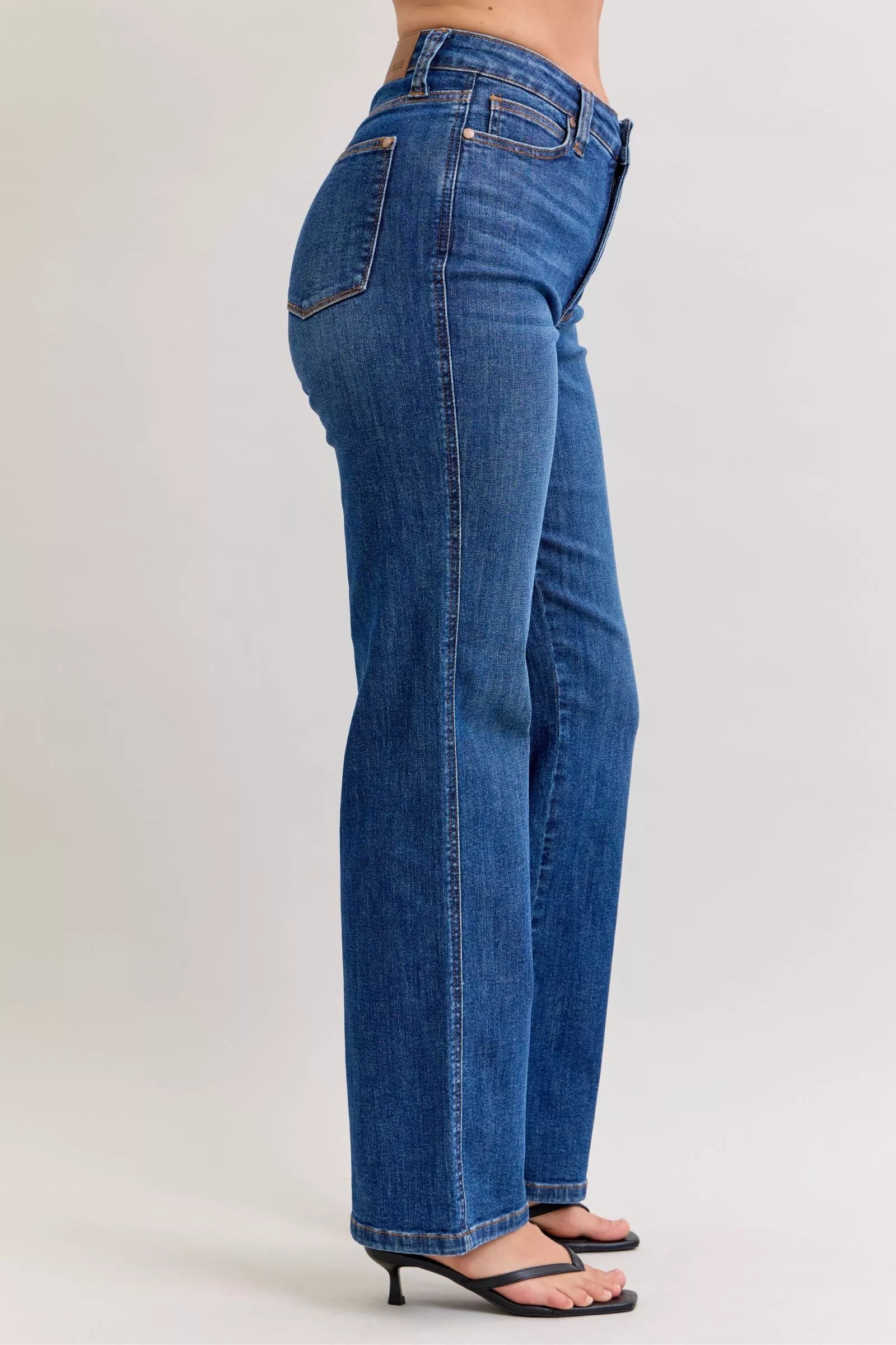 Jean droit taille haute gainant Judy Blue  Elégance District