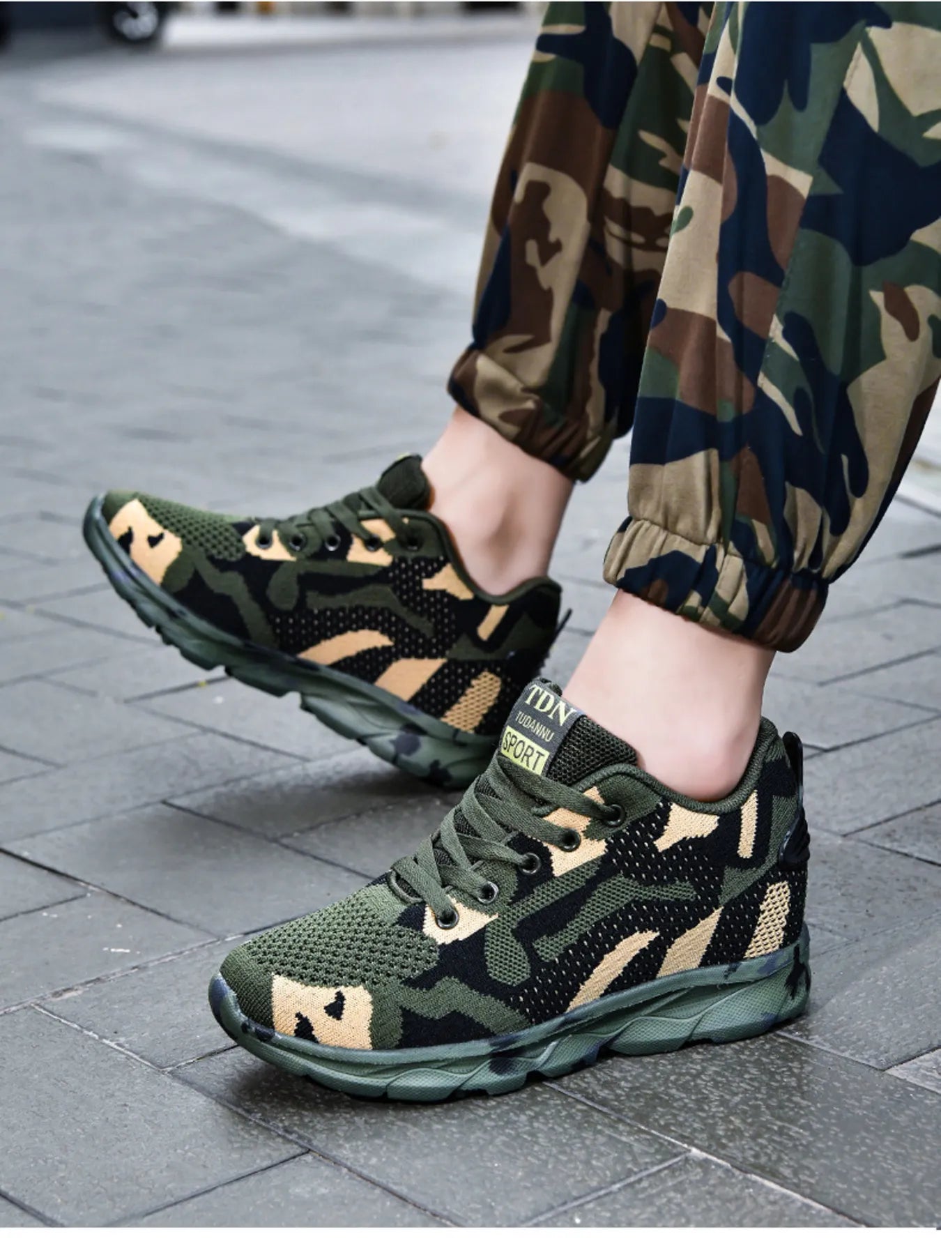 Baskets de sport en maille camouflage Elégance District