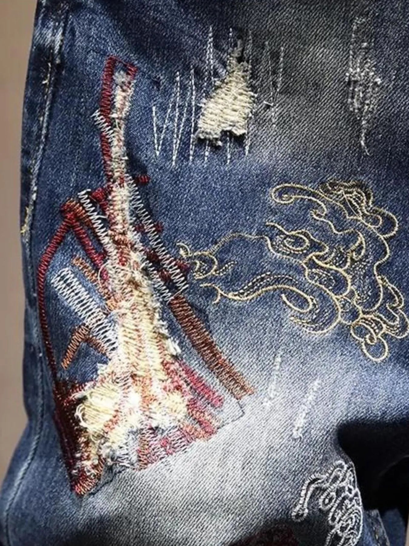 Jean brodé délavé [détail] homme denim premium - Élégance District