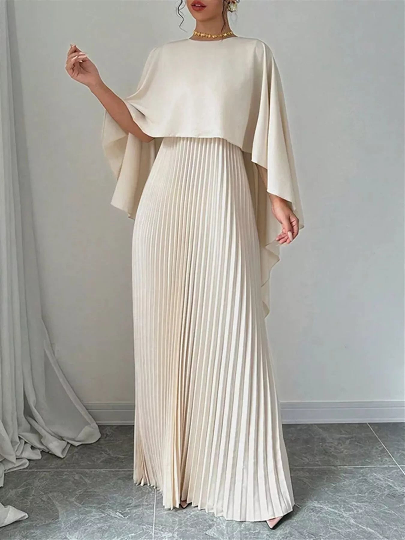 Robe longue plissée cape [angle] élégante femme - Élégance District