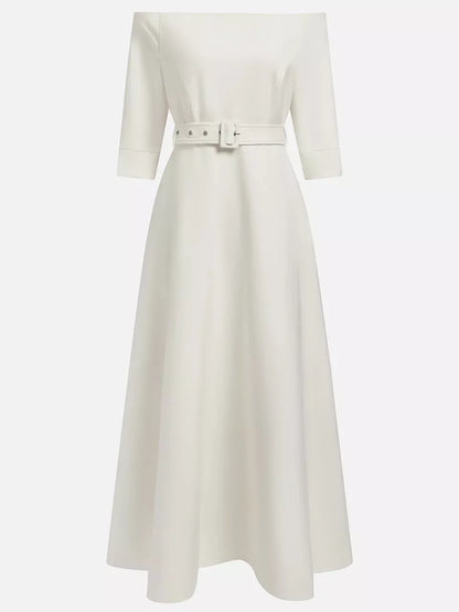 Robe longue élégante à épaules dénudées et ceinture   Elégance District