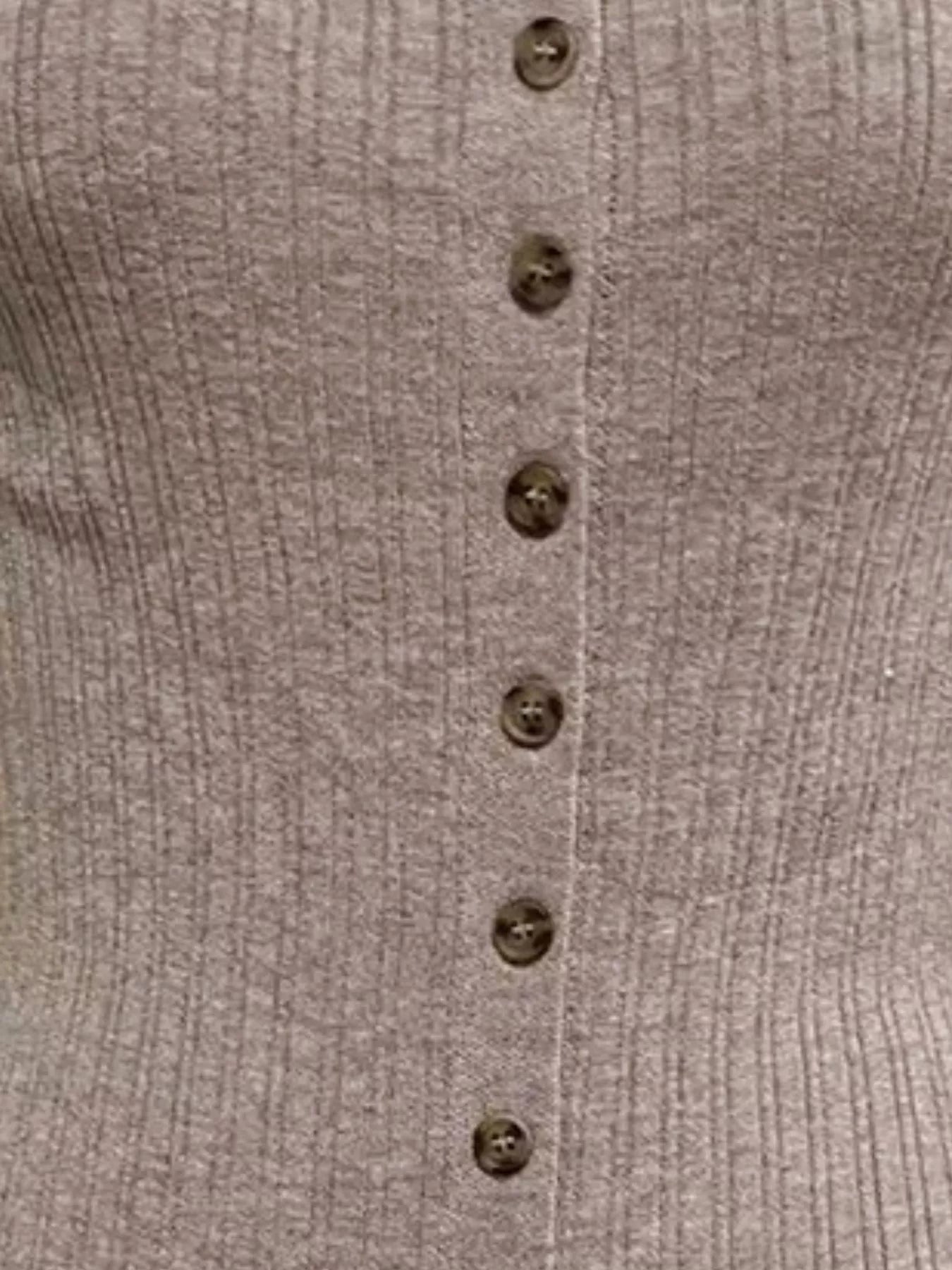 Robe pull moulante côtelée à boutons sur le devant Elégance District