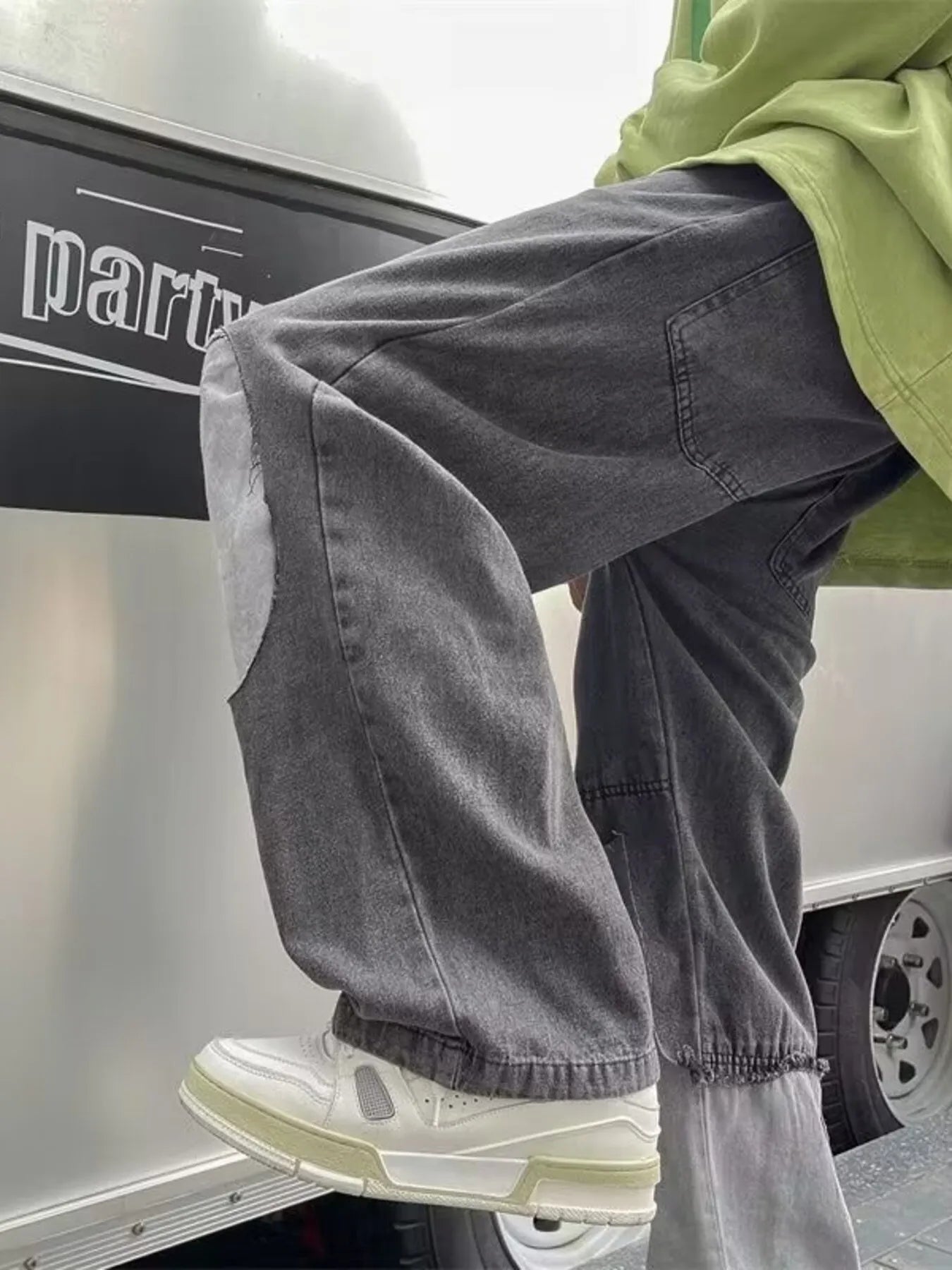 Jean homme grande taille à jambes larges et effet usé   Elégance District