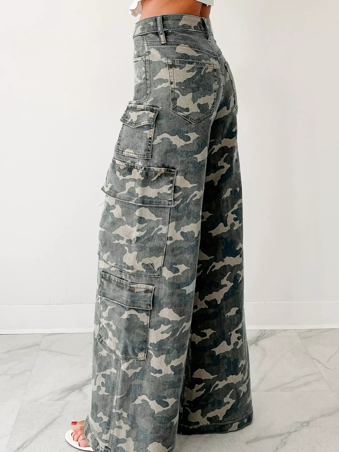 Jean cargo à jambes larges imprimé camouflage   Elégance District