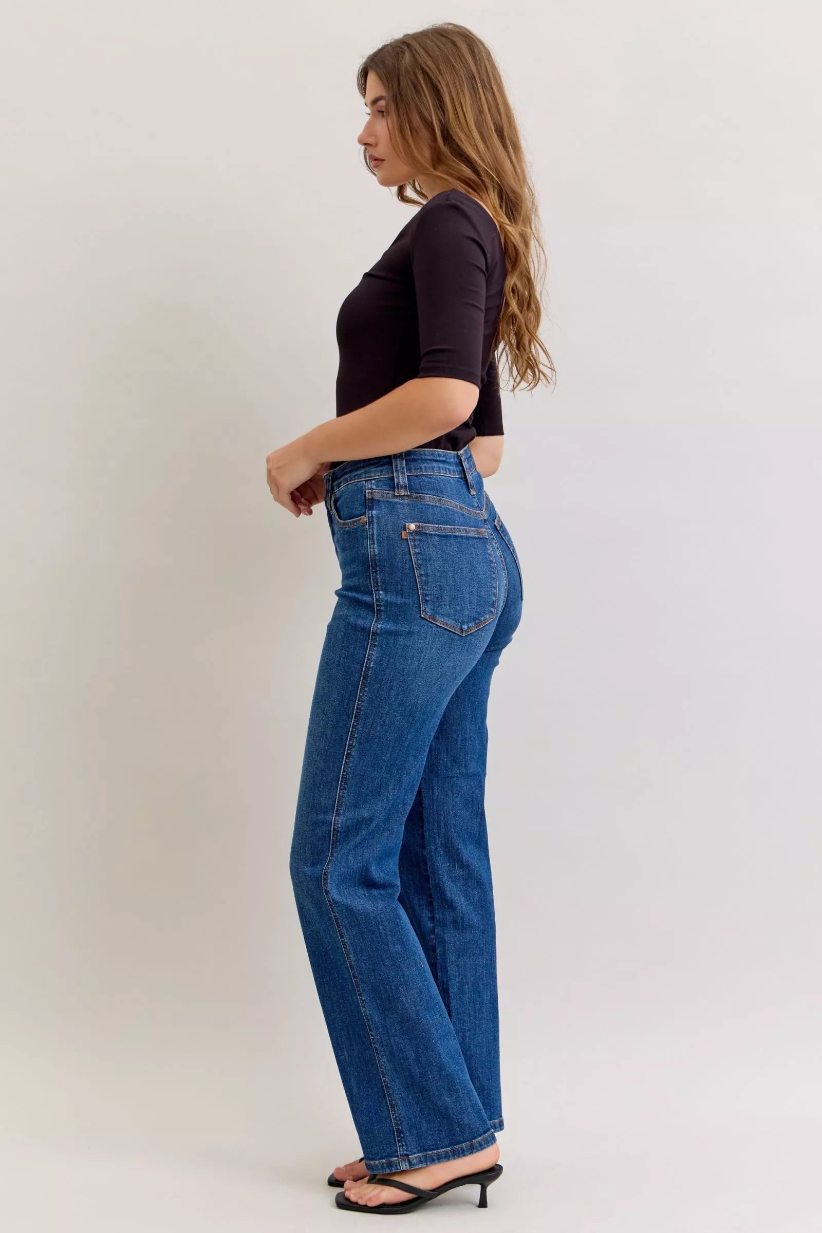 Jean droit taille haute gainant Judy Blue  Elégance District