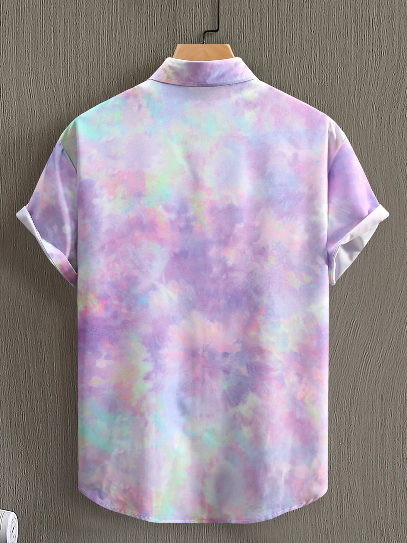 Chemise à manches courtes boutonnée tie-dye pour homme    Elégance District