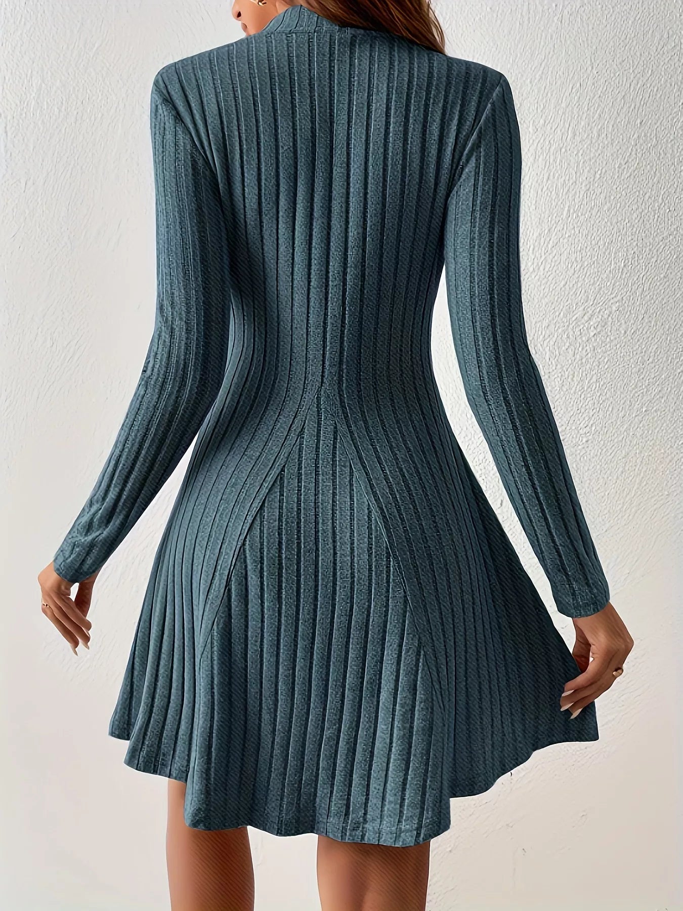 Robe à manches longues et col montant en maille côtelée Elégance Distirict
