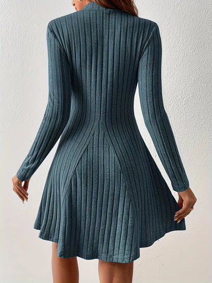Robe à manches longues et col montant en maille côtelée Elégance Distirict