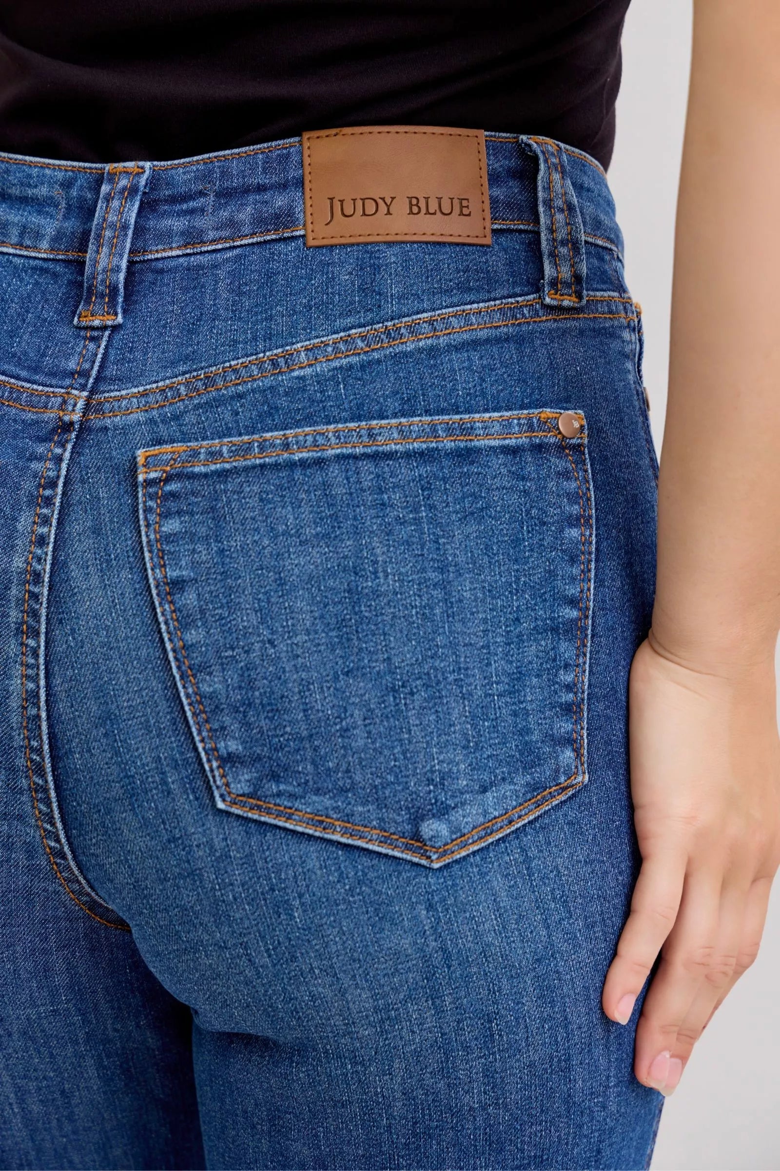 Jean droit taille haute gainant Judy Blue  Elégance District