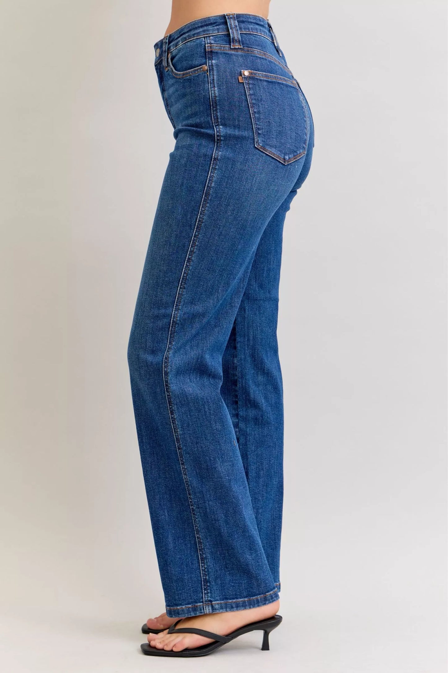 Jean droit taille haute gainant Judy Blue  Elégance District