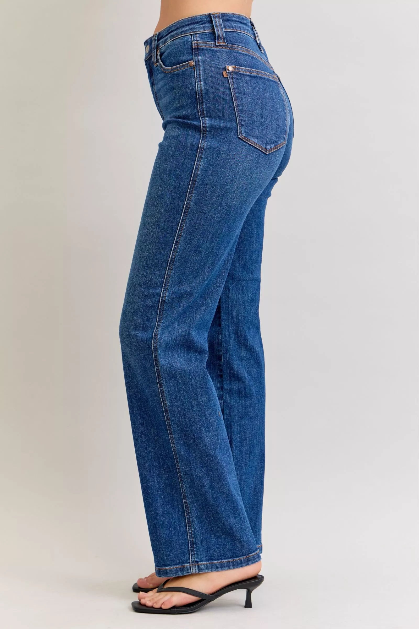 Jean droit taille haute gainant Judy Blue  Elégance District