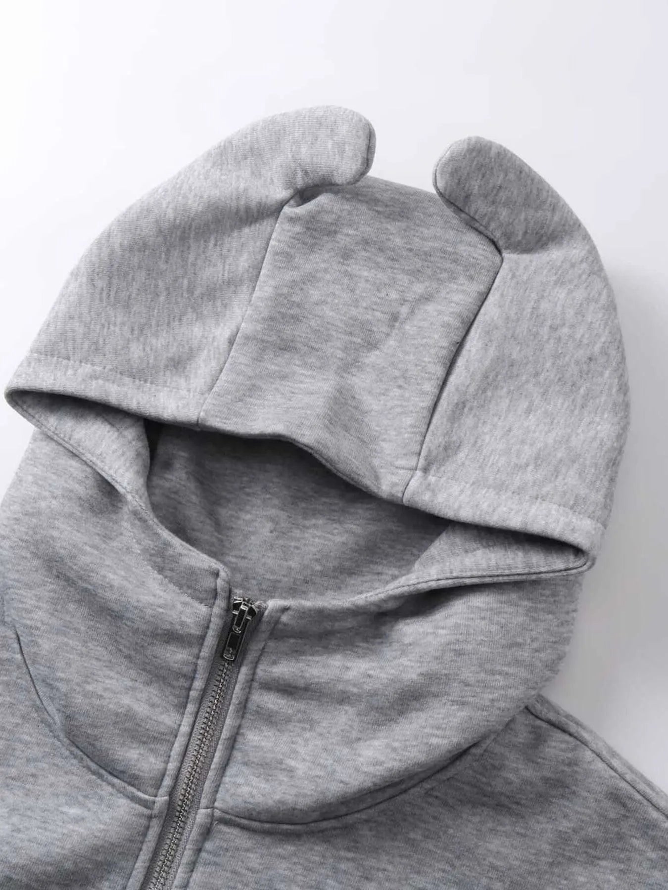 Sweat à capuche zippé avec cornes de diable   Elégance District