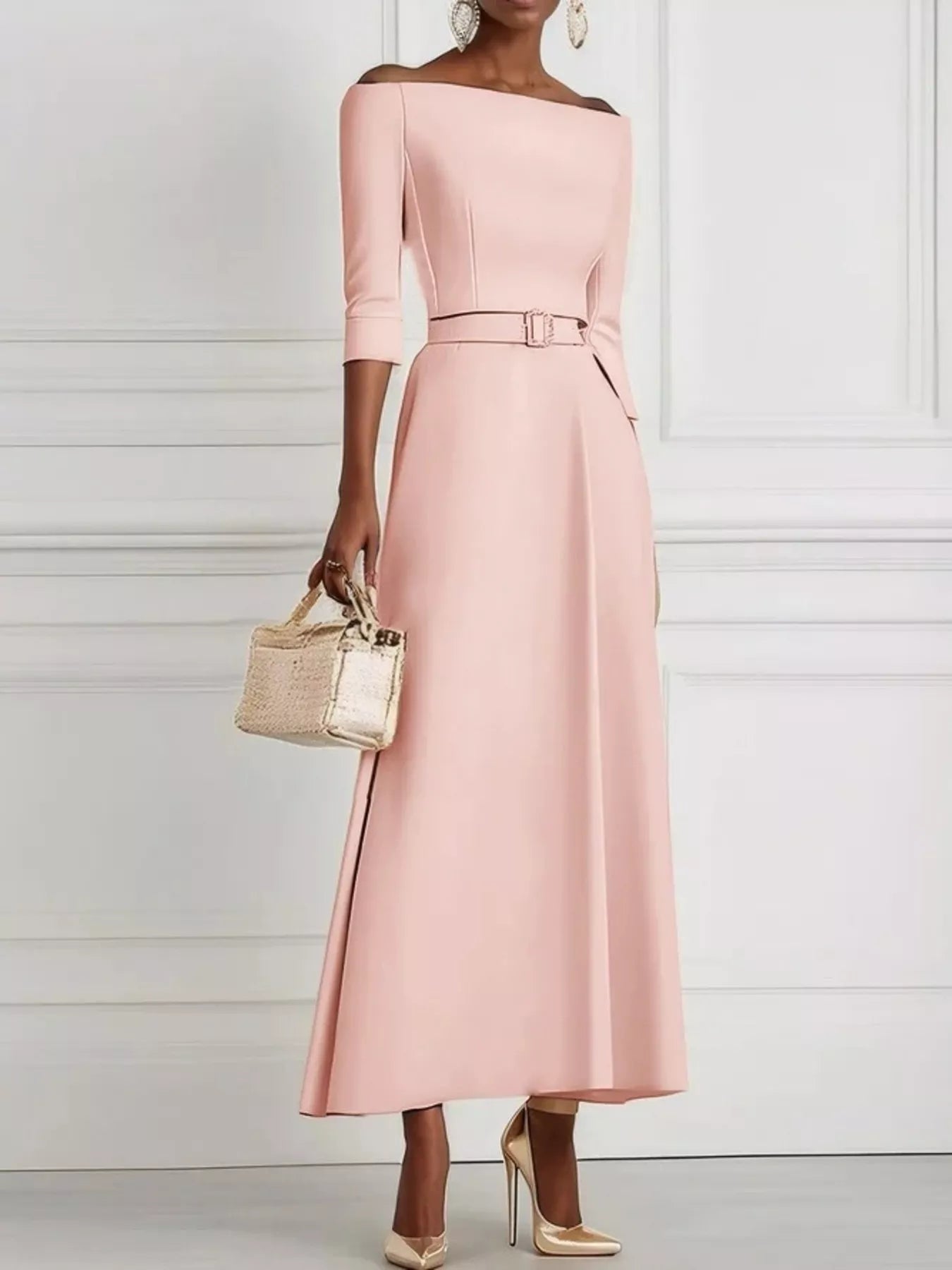 Robe longue élégante à épaules dénudées et ceinture   Elégance District