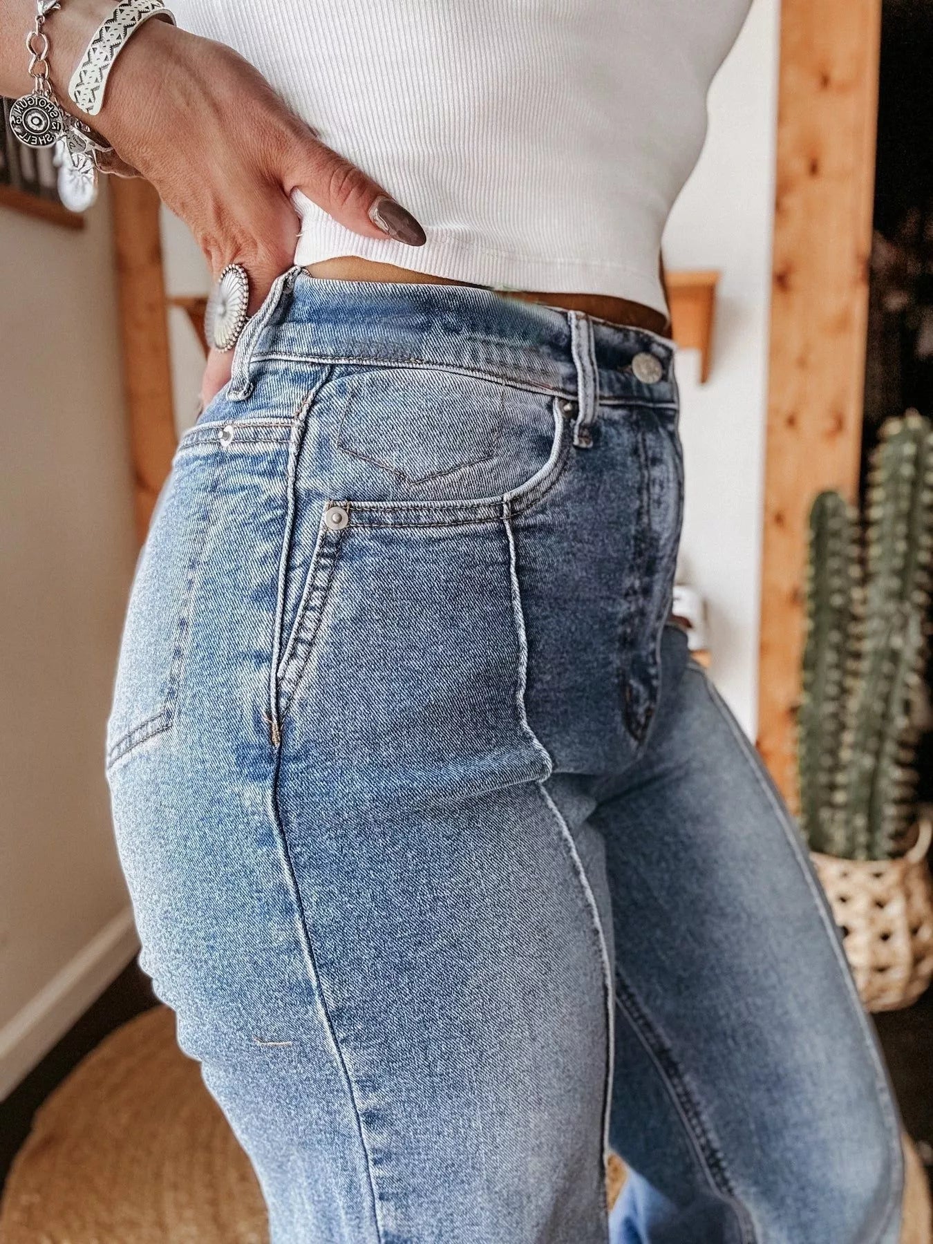 Jean taille haute à jambes larges et revers   Elégance District